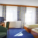 A8 Im Darchinger Hof - Zwischen Holzkirchen Und - Zwischen Muenchen Salzburg Und Innsbruck - Kurz Vor Dem Irschenberg Hotel Weyarn