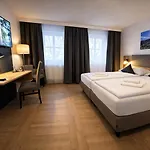 A8 Im Darchinger Hof - Zwischen Holzkirchen Und - Zwischen Muenchen Salzburg Und Innsbruck - Kurz Vor Dem Irschenberg Hotel