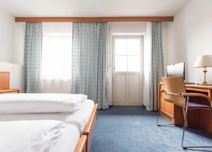 Hotel A8 Im Darchinger Hof - Zwischen Holzkirchen Und - Zwischen Muenchen Salzburg Und Innsbruck - Kurz Vor Dem Irschenberg 3*