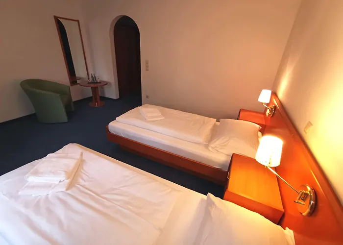 Hotel A8 Im Darchinger Hof - Zwischen Holzkirchen Und - Zwischen Muenchen Salzburg Und Innsbruck - Kurz Vor Dem Irschenberg 3*