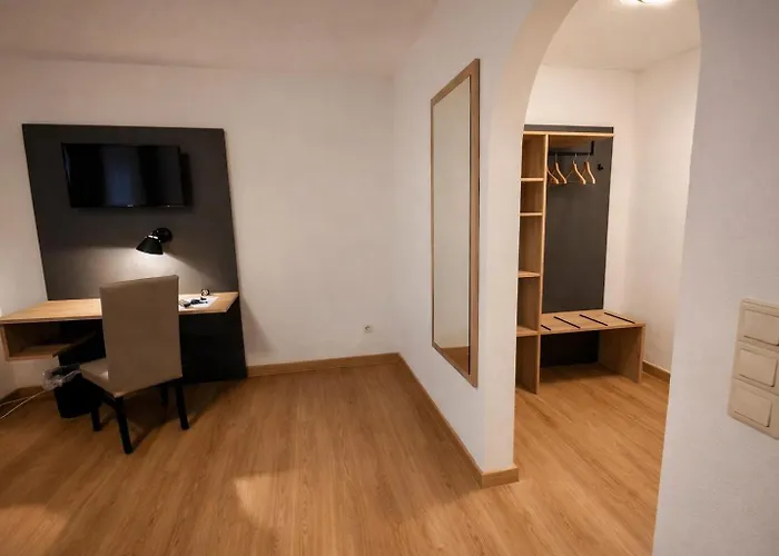 Hotel A8 Im Darchinger Hof - Zwischen Holzkirchen Und - Zwischen Muenchen Salzburg Und Innsbruck - Kurz Vor Dem Irschenberg 3*