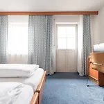 Hotel A8 Im Darchinger Hof - Zwischen Holzkirchen Und - Zwischen Muenchen Salzburg Und Innsbruck - Kurz Vor Dem Irschenberg 3*