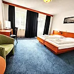 A8 Im Darchinger Hof - Zwischen Holzkirchen Und - Zwischen Muenchen Salzburg Und Innsbruck - Kurz Vor Dem Irschenberg Hotel 3*