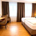 Hotel A8 Im Darchinger Hof - Zwischen Holzkirchen Und - Zwischen Muenchen Salzburg Und Innsbruck - Kurz Vor Dem Irschenberg Weyarn