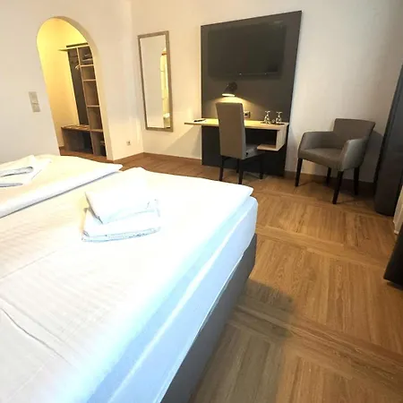 Hotell A8 Im Darchinger Hof - Zwischen Holzkirchen Und - Zwischen Muenchen Salzburg Und Innsbruck - Kurz Vor Dem Irschenberg 3*