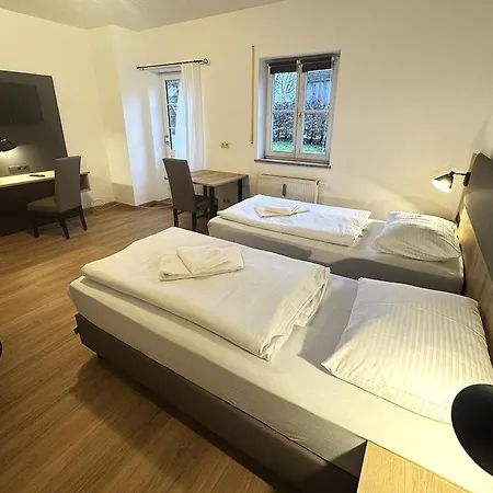 Hotell A8 Im Darchinger Hof - Zwischen Holzkirchen Und - Zwischen Muenchen Salzburg Und Innsbruck - Kurz Vor Dem Irschenberg