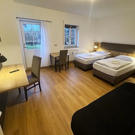 Hotell A8 Im Darchinger Hof - Zwischen Holzkirchen Und - Zwischen Muenchen Salzburg Und Innsbruck - Kurz Vor Dem Irschenberg 3*