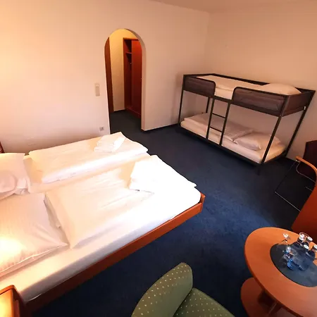 A8 Im Darchinger Hof - Zwischen Holzkirchen Und - Zwischen Muenchen Salzburg Und Innsbruck - Kurz Vor Dem Irschenberg Hotel