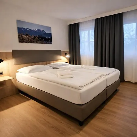 A8 Im Darchinger Hof - Zwischen Holzkirchen Und - Zwischen Muenchen Salzburg Und Innsbruck - Kurz Vor Dem Irschenberg Hotel