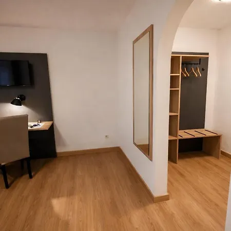 Hotel A8 Im Darchinger Hof - Zwischen Holzkirchen Und - Zwischen Muenchen Salzburg Und Innsbruck - Kurz Vor Dem Irschenberg 3*