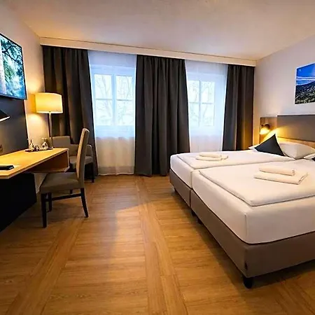 A8 Im Darchinger Hof - Zwischen Holzkirchen Und - Zwischen Muenchen Salzburg Und Innsbruck - Kurz Vor Dem Irschenberg Hotel